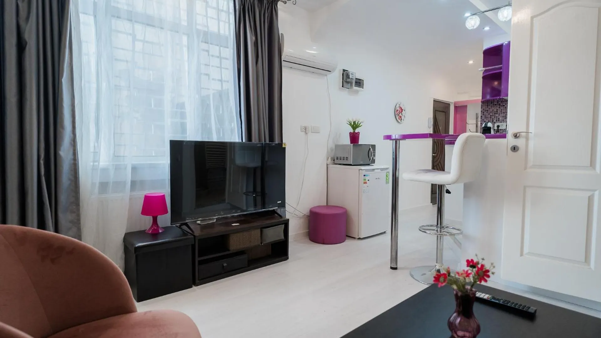Ultra Central White & Lila Studio 부쿠레슈티 아파트