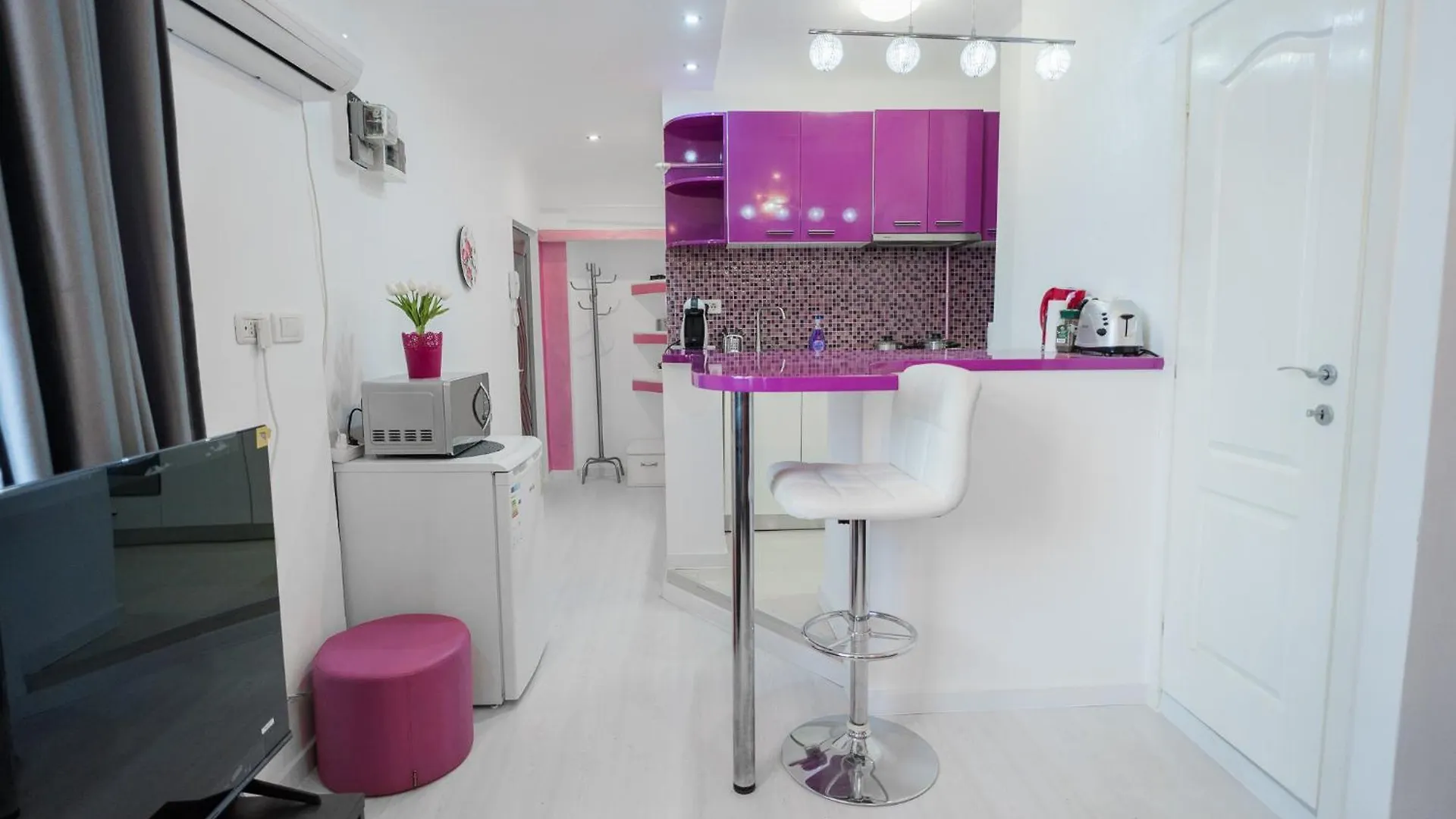 아파트 Ultra Central White & Lila Studio 부쿠레슈티